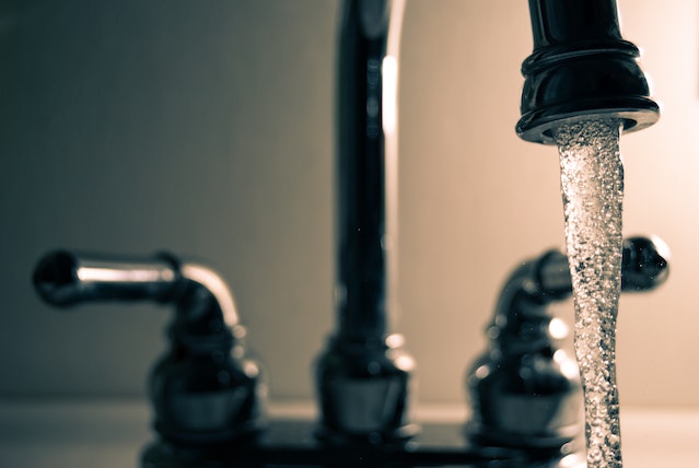 Photo by Steve Johnson: https://www.pexels.com/photo/stainless-faucet-861414/